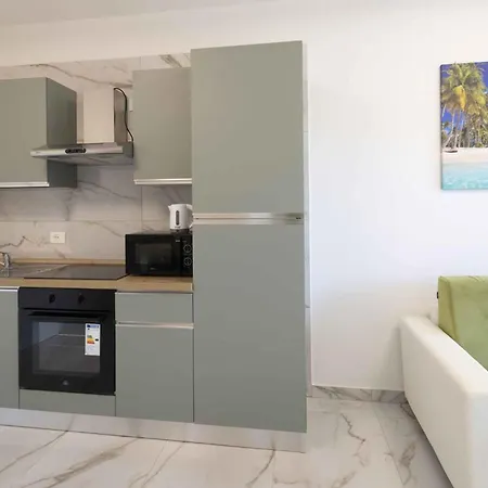Waterfront In 58217 Apartman